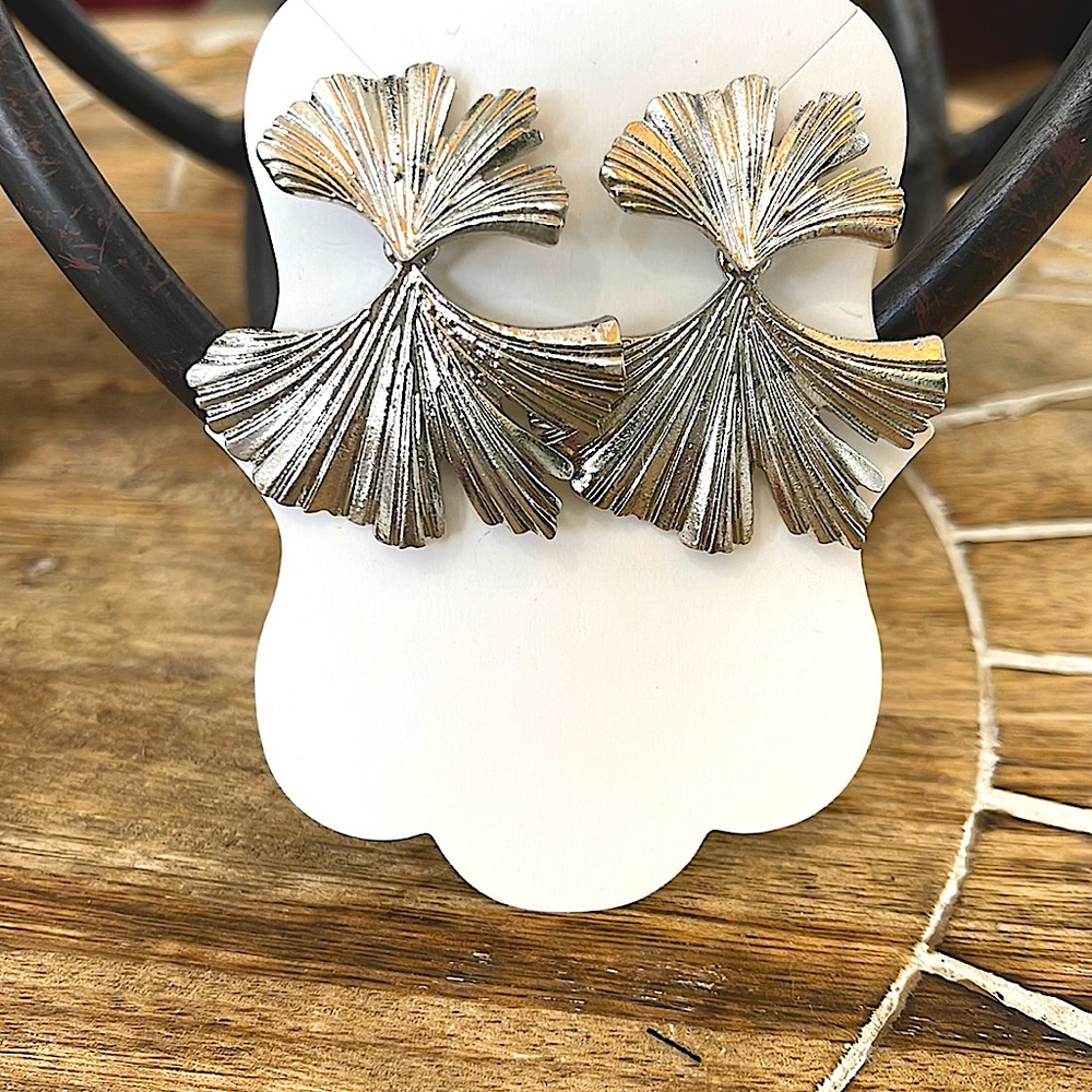 Silver fan earrings